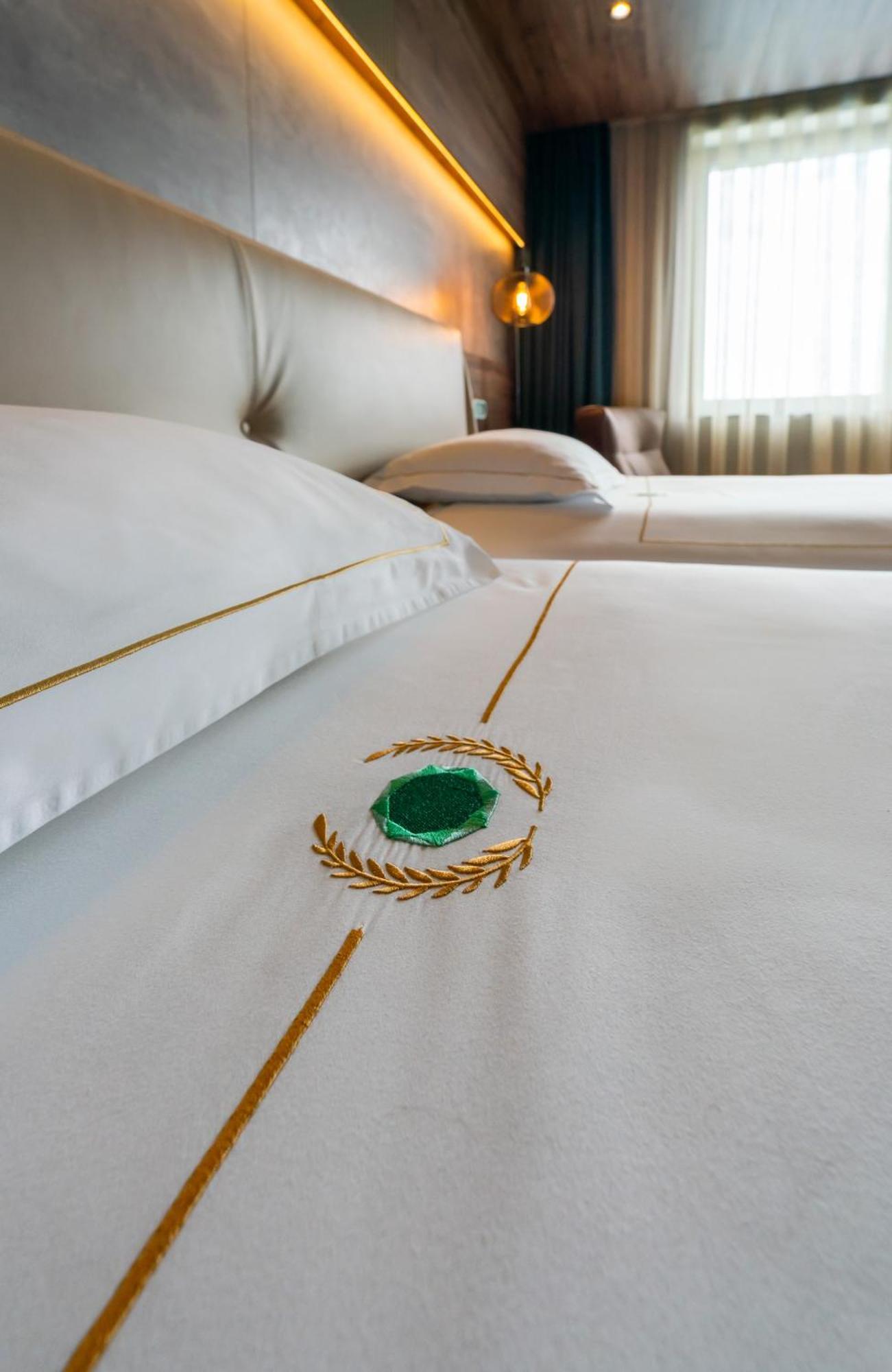 Emerald Hotel Pristina Kültér fotó